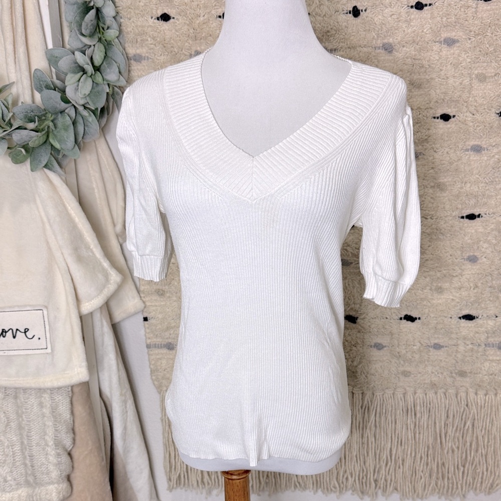 Ann Taylor Factory Cream Ribbed vneck sweater Knit short sleeve  Top size S